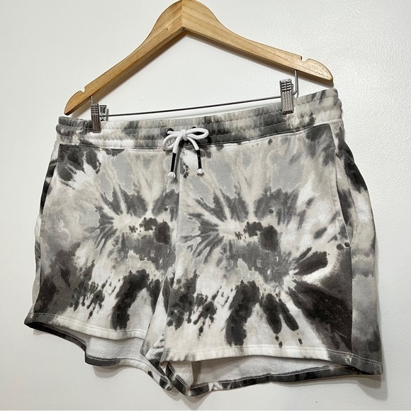 Ardene Curve Gray Tie Dye Fleece Shorts Size 1X - Picture 8 of 8